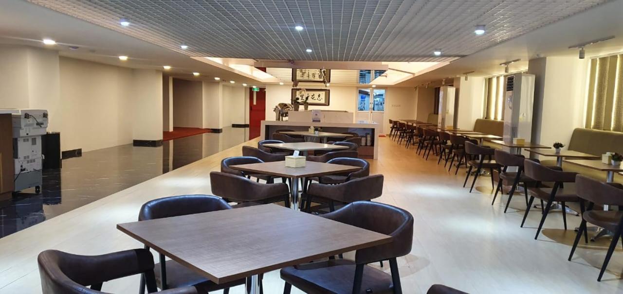 Grand G7 Hotel Pasar Baru Giacarta Esterno foto